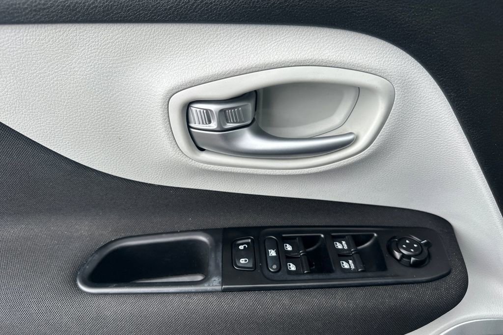 Used 2021 Jeep Renegade Latitude image 13