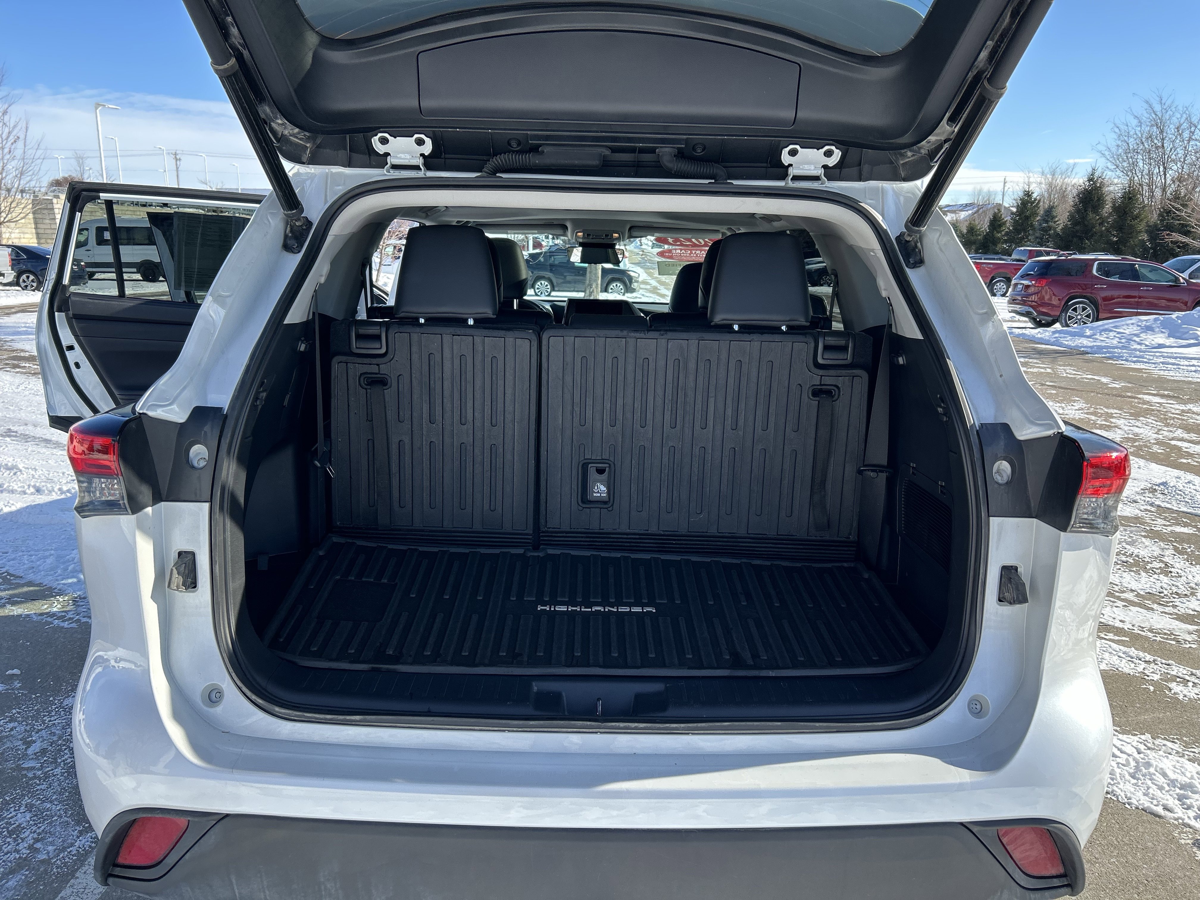 Certified 2023 Toyota Highlander XLE image 18