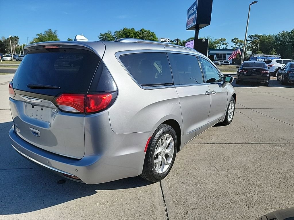 Used 2019 Chrysler Pacifica Touring-L Plus w/ Tire & Wheel Group image 5