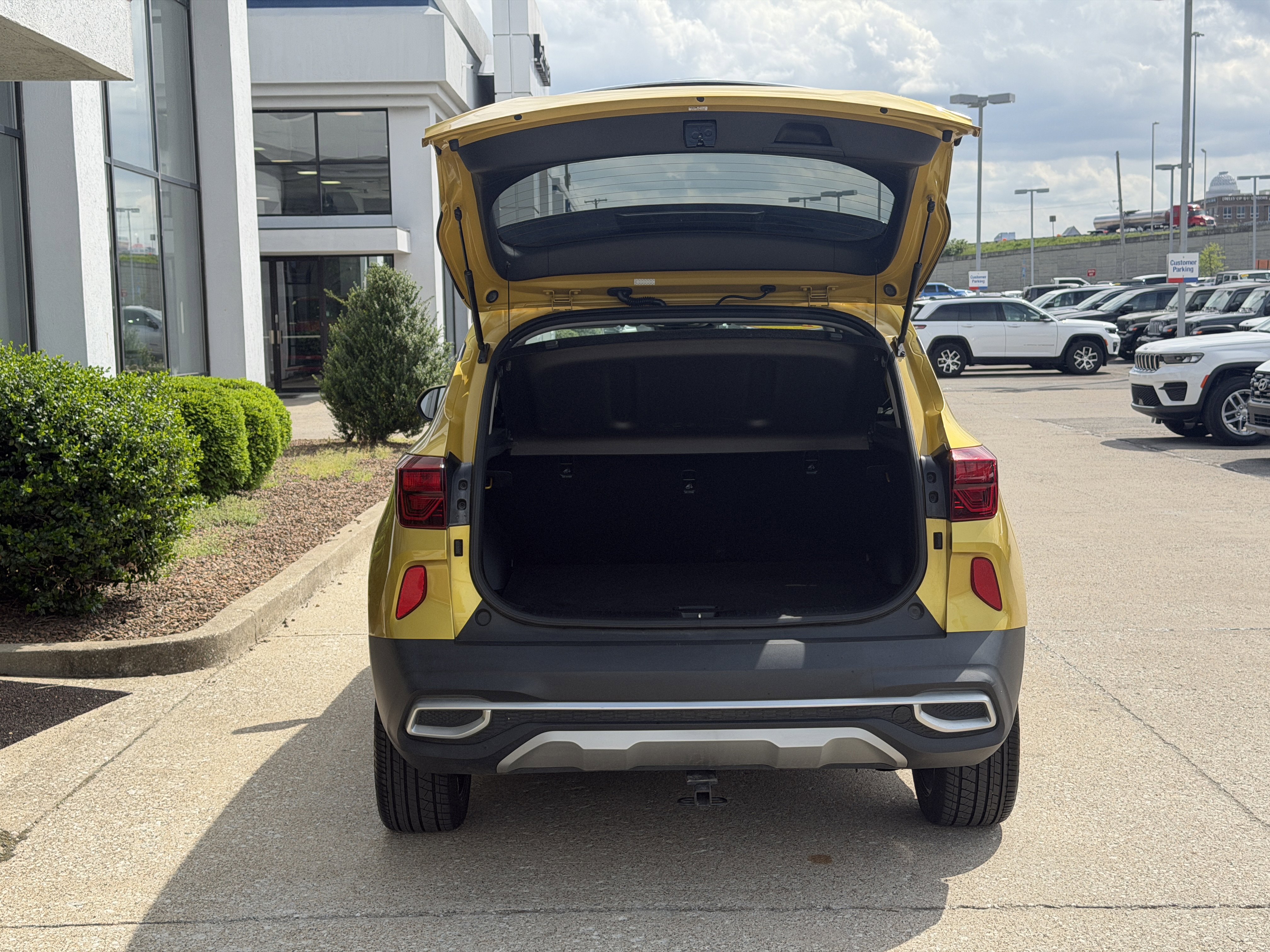 Used 2021 Kia Seltos SX w/ SX Sunroof Package AWD/4WD image 11