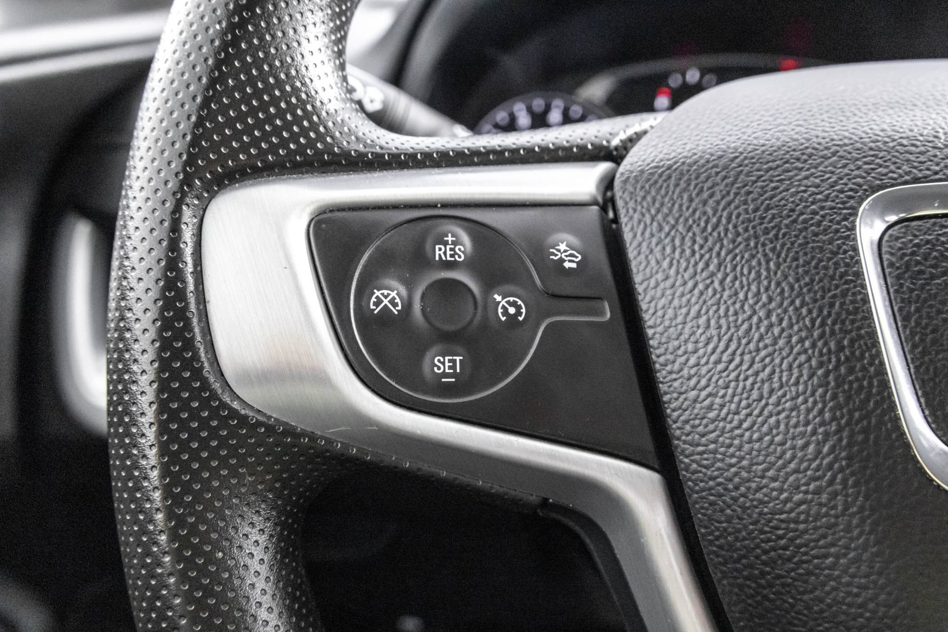 Used 2024 GMC Terrain SLE AWD/4WD image 23