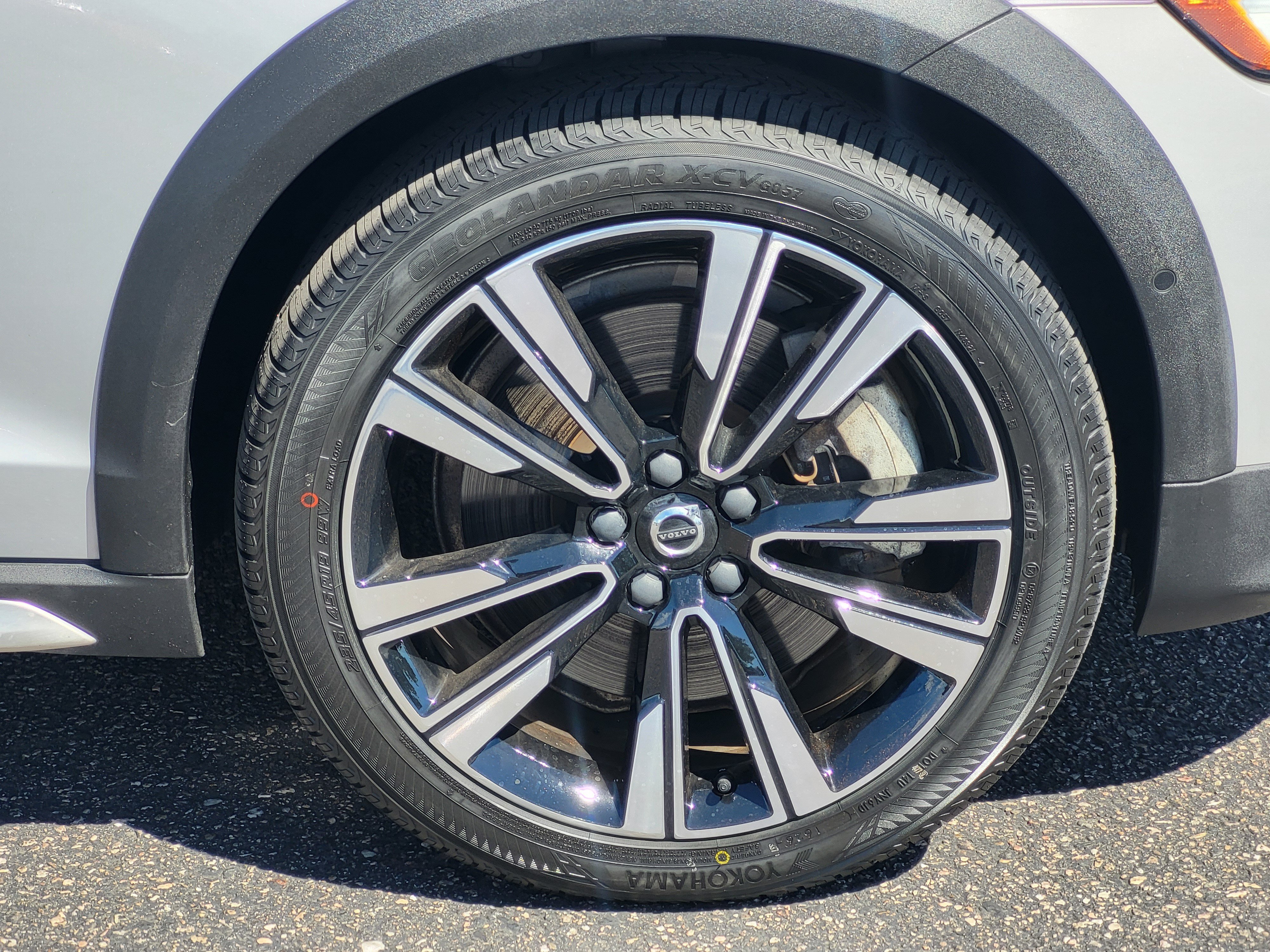 Certified 2024 Volvo V60 B5 Cross Country Ultimate w/ Protection Package Premier AWD/4WD image 8