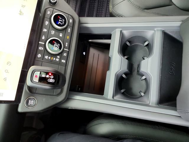 New 2026 Land Rover Defender 130 X-Dynamic SE image 26