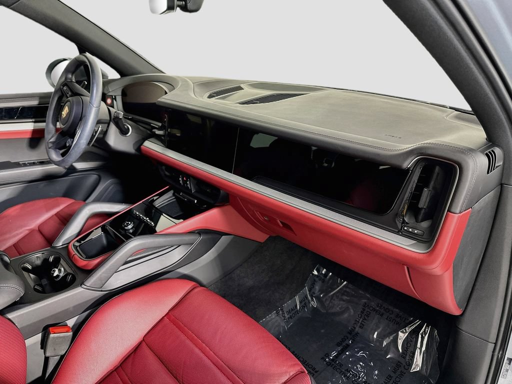 Certified 2024 Porsche Cayenne AWD/4WD image 31