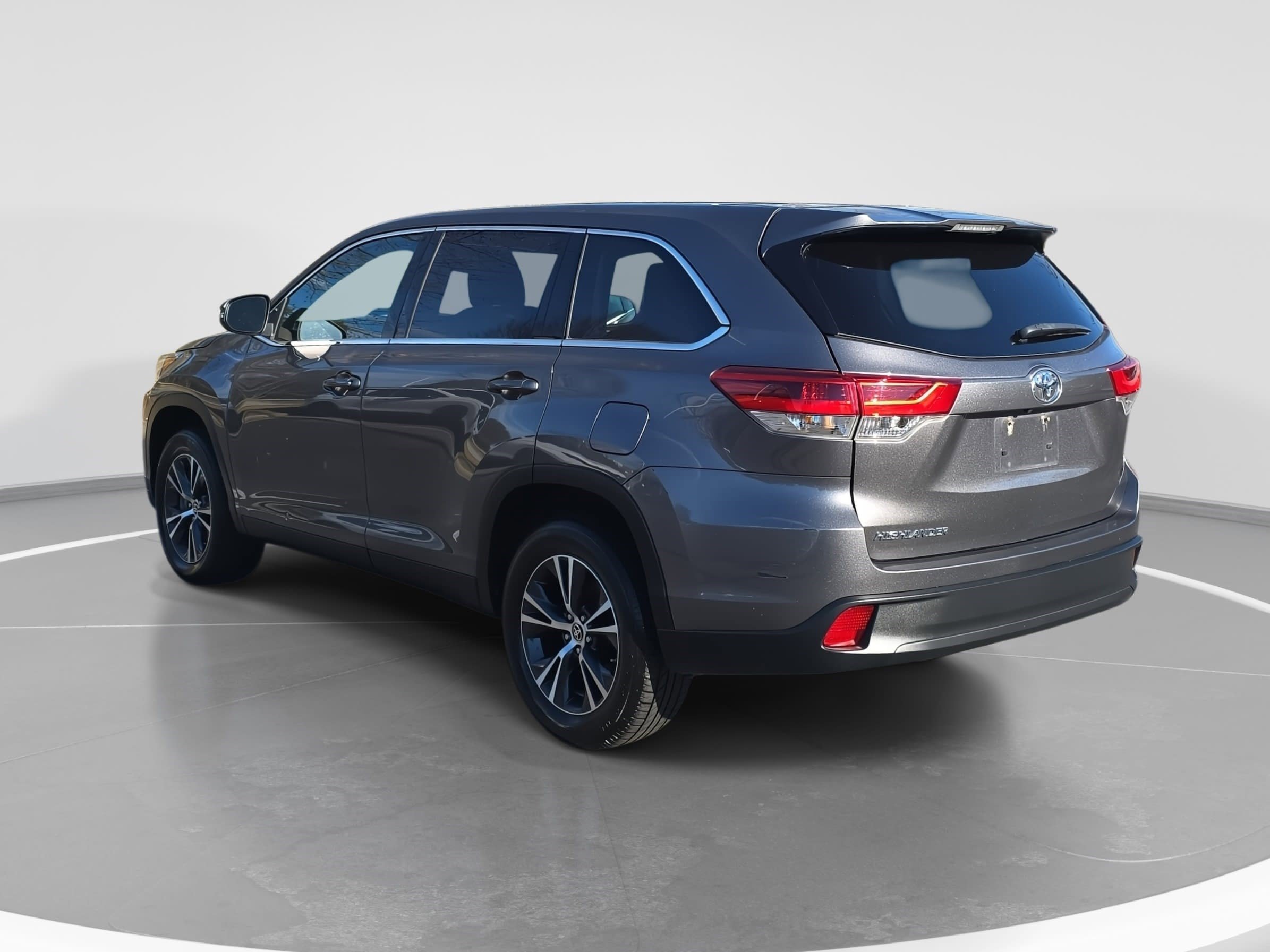 Used 2019 Toyota Highlander LE image 7