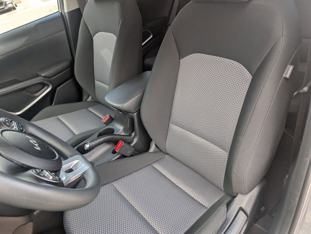Used 2025 Kia Soul LX FWD image 9