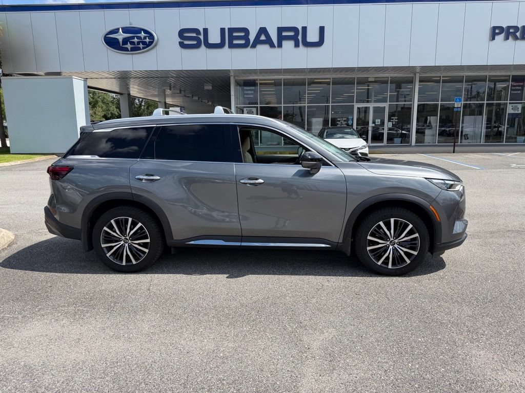 Used 2023 INFINITI QX60 Sensory w/ Vision Package FWD image 2