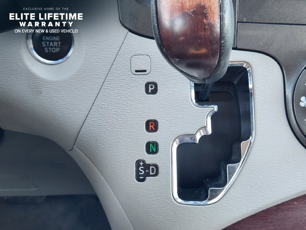 Used 2014 Toyota Sienna XLE FWD image 21