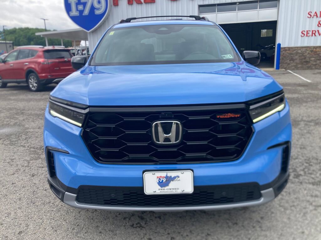 Used 2025 Honda Pilot TrailSport image 2