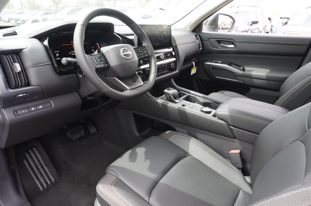 New 2026 Nissan Pathfinder SL w/ SL Premium Package AWD/4WD image 18