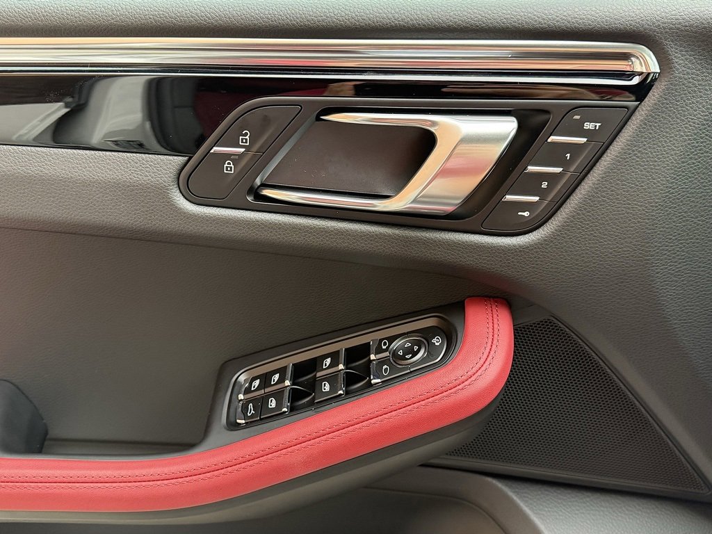 New 2026 Porsche Macan image 16