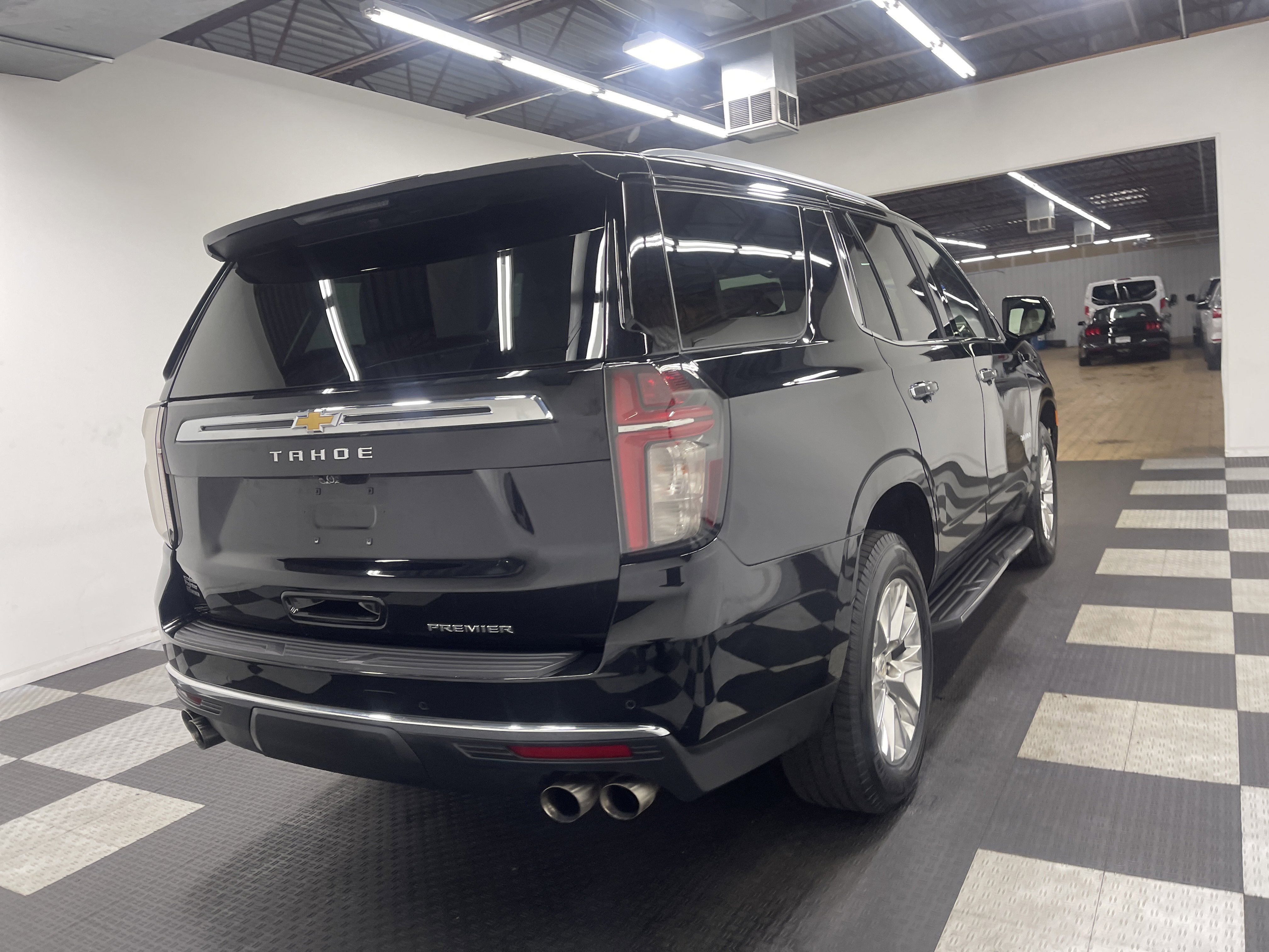 Used 2021 Chevrolet Tahoe Premier w/ Premium Package image 5