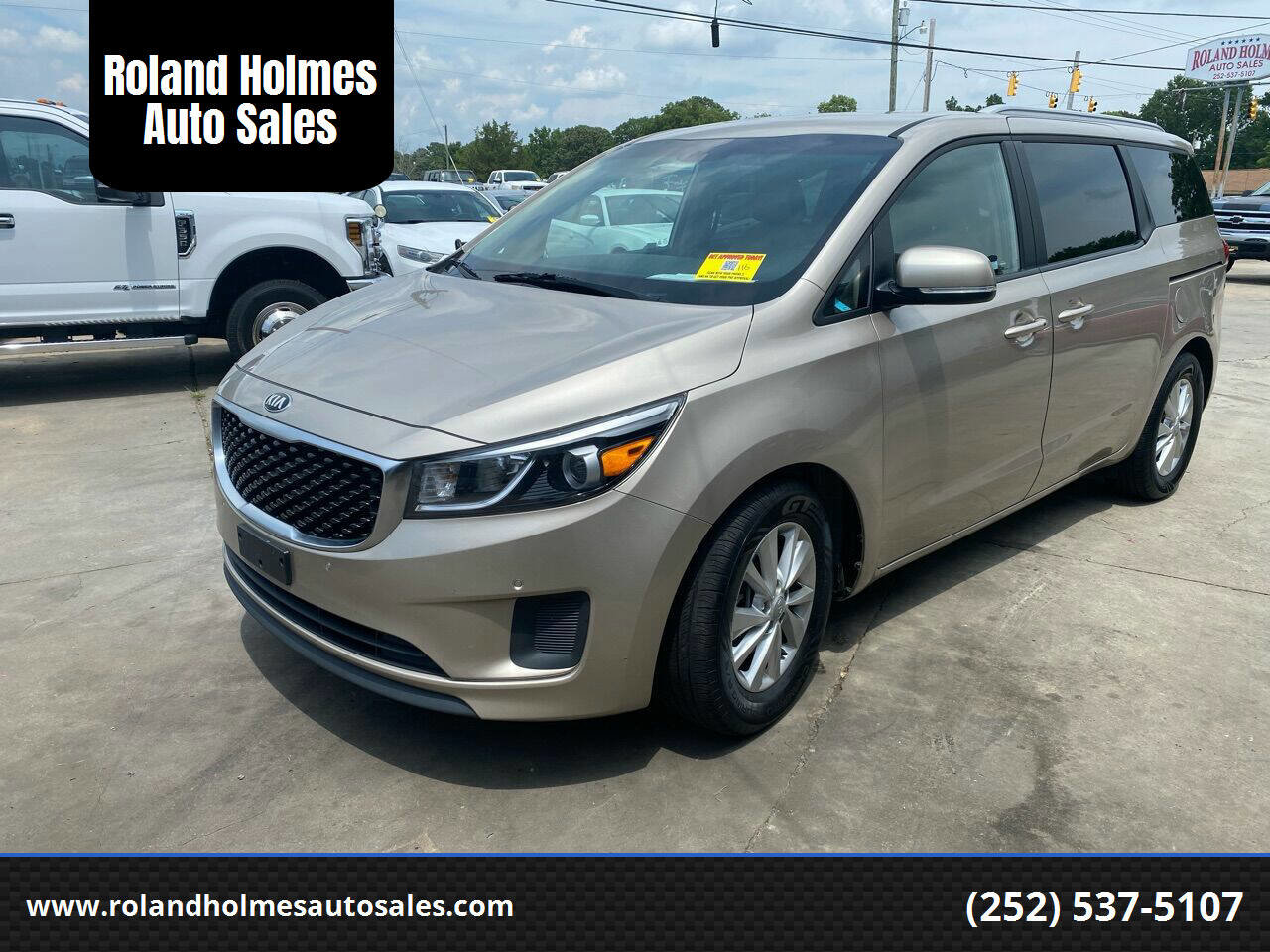 Used 2017 Kia Sedona LX w/ LX Essentials Premium Package FWD image 1