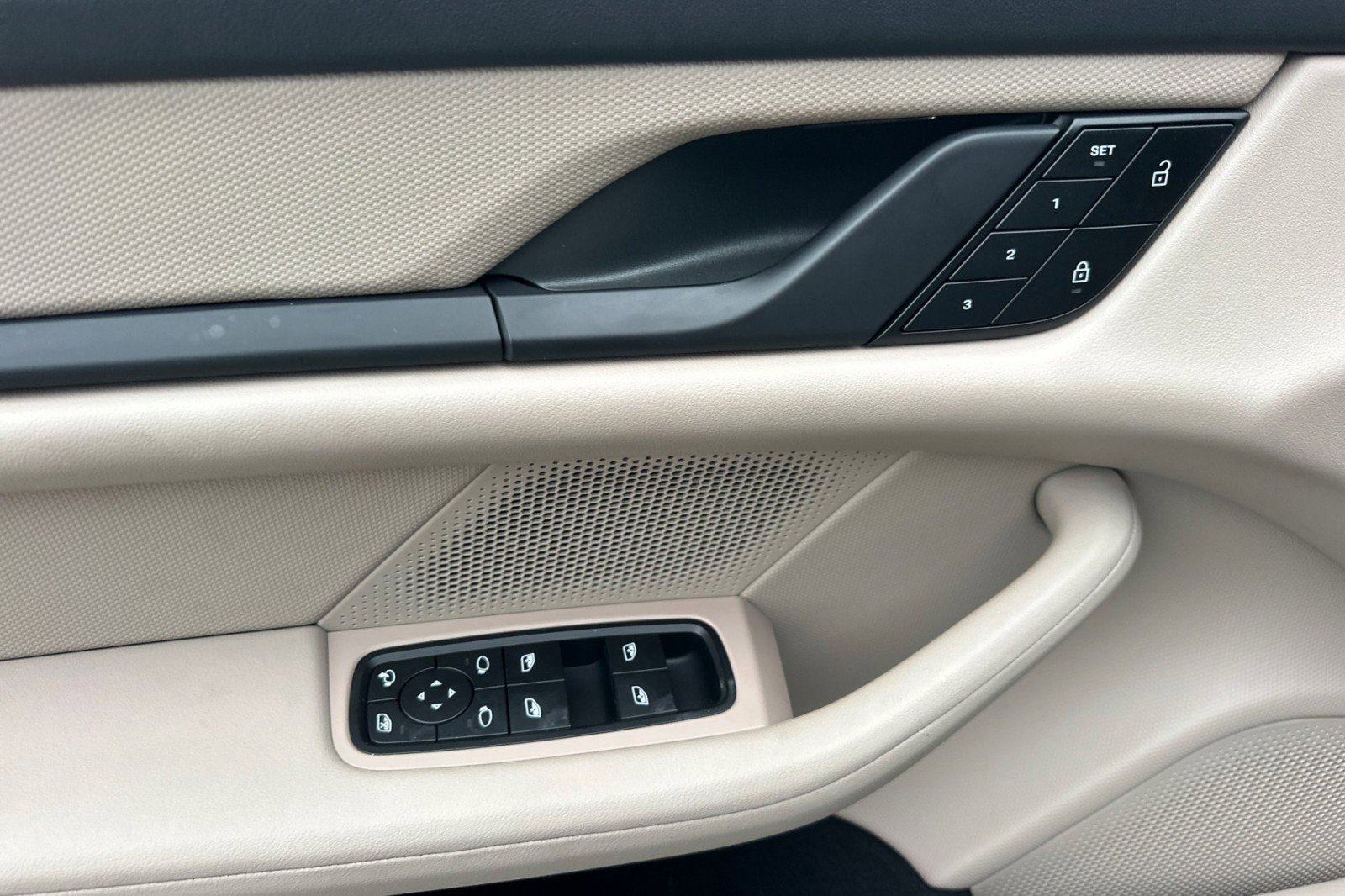 Used 2023 Porsche Taycan image 12