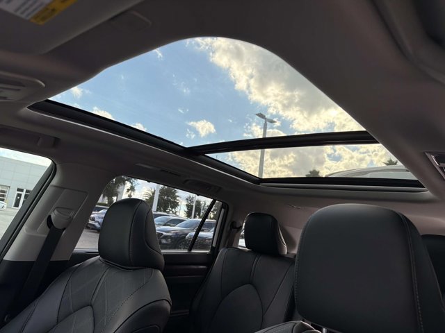 New 2026 Toyota Highlander Platinum AWD/4WD image 32