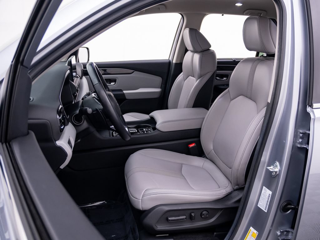 Used 2025 Honda Pilot EX-L image 16