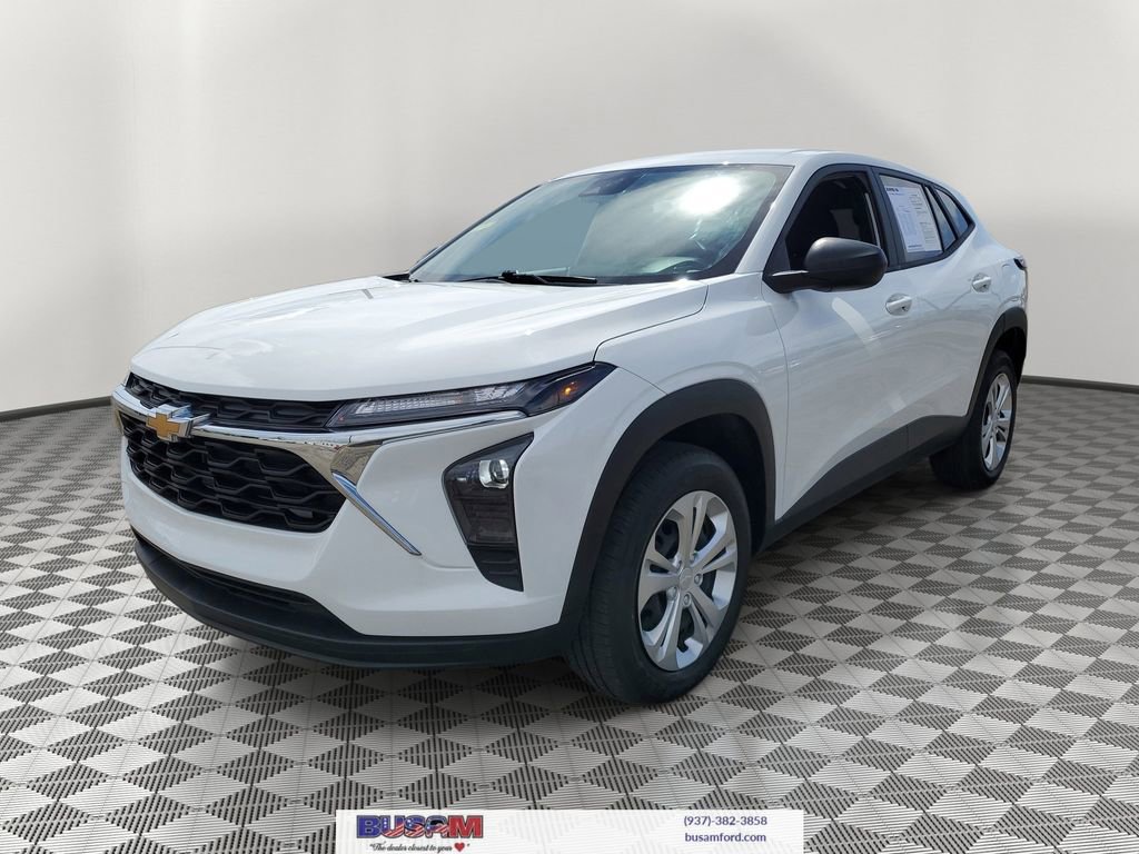 Used 2024 Chevrolet Trax LS image 2