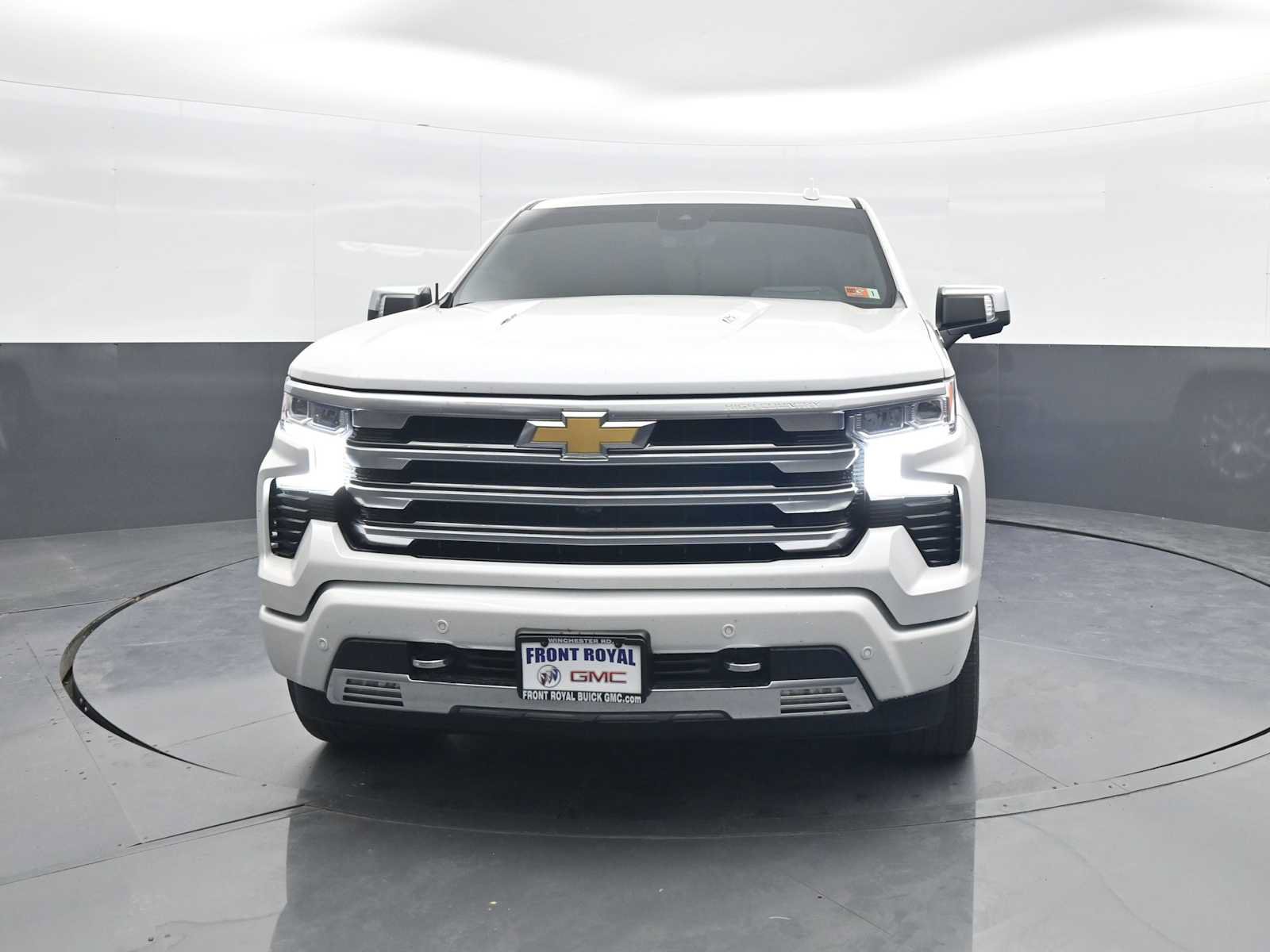 Used 2024 Chevrolet Silverado 1500 High Country w/ High Country Premium Package AWD/4WD image 3