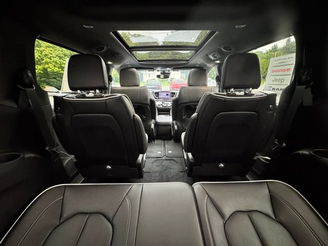 New 2027 Chrysler Pacifica Limited FWD image 26