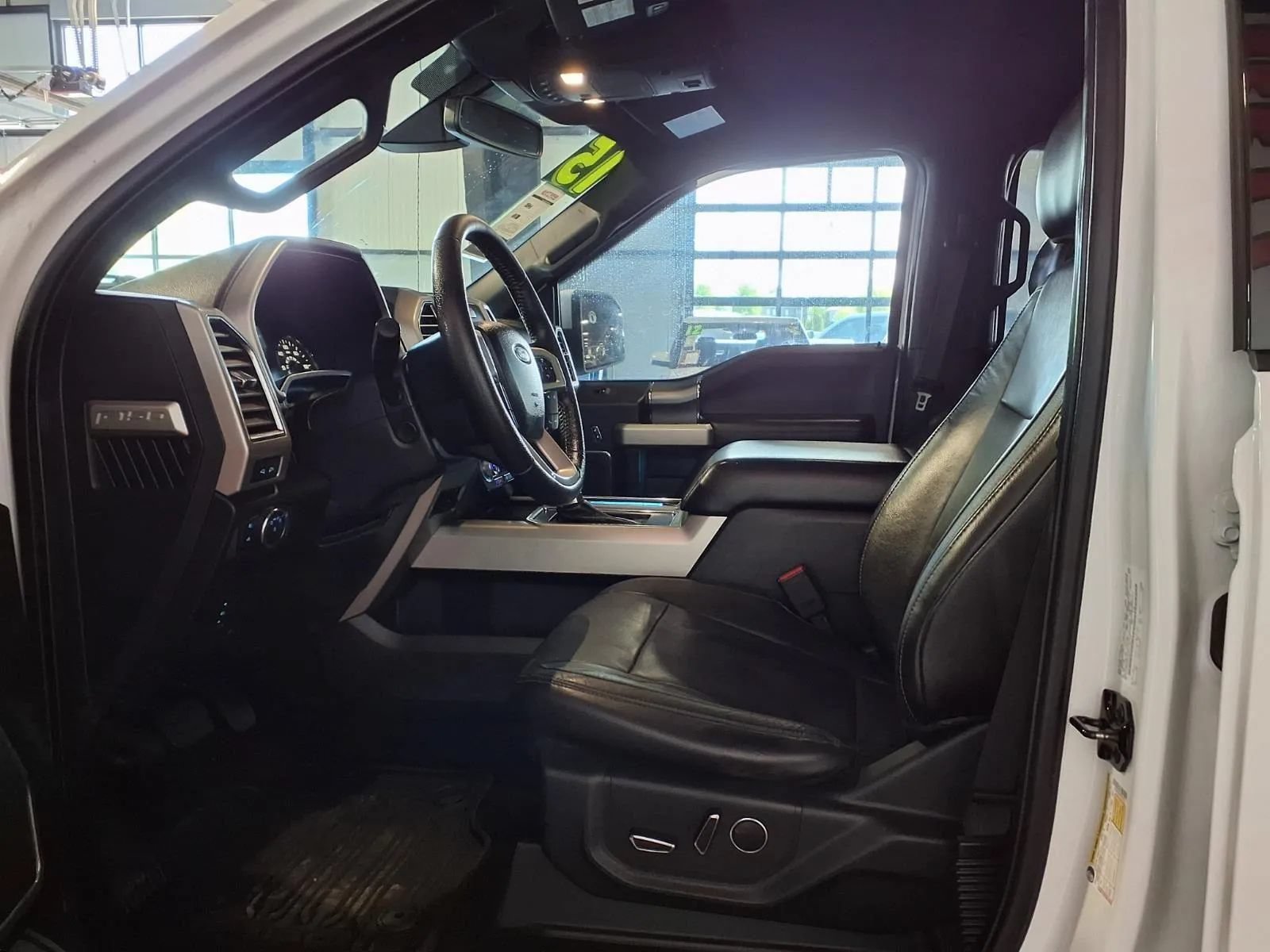 Used 2015 Ford F150 Lariat w/ Equipment Group 502A Luxury AWD/4WD image 18