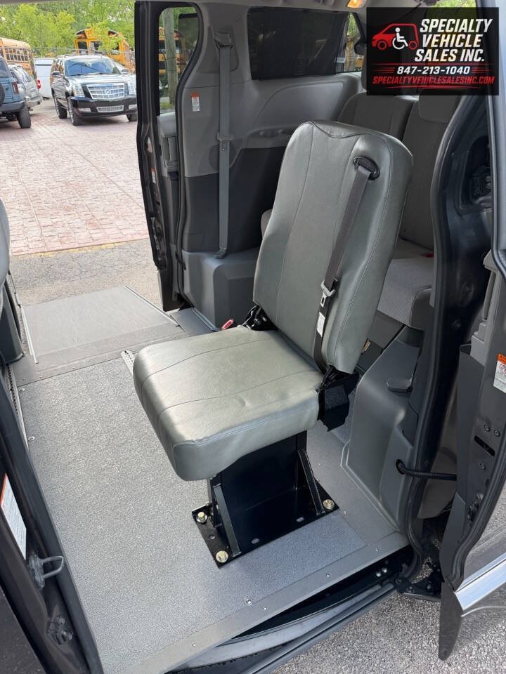 Used 2018 Toyota Sienna LE FWD image 16
