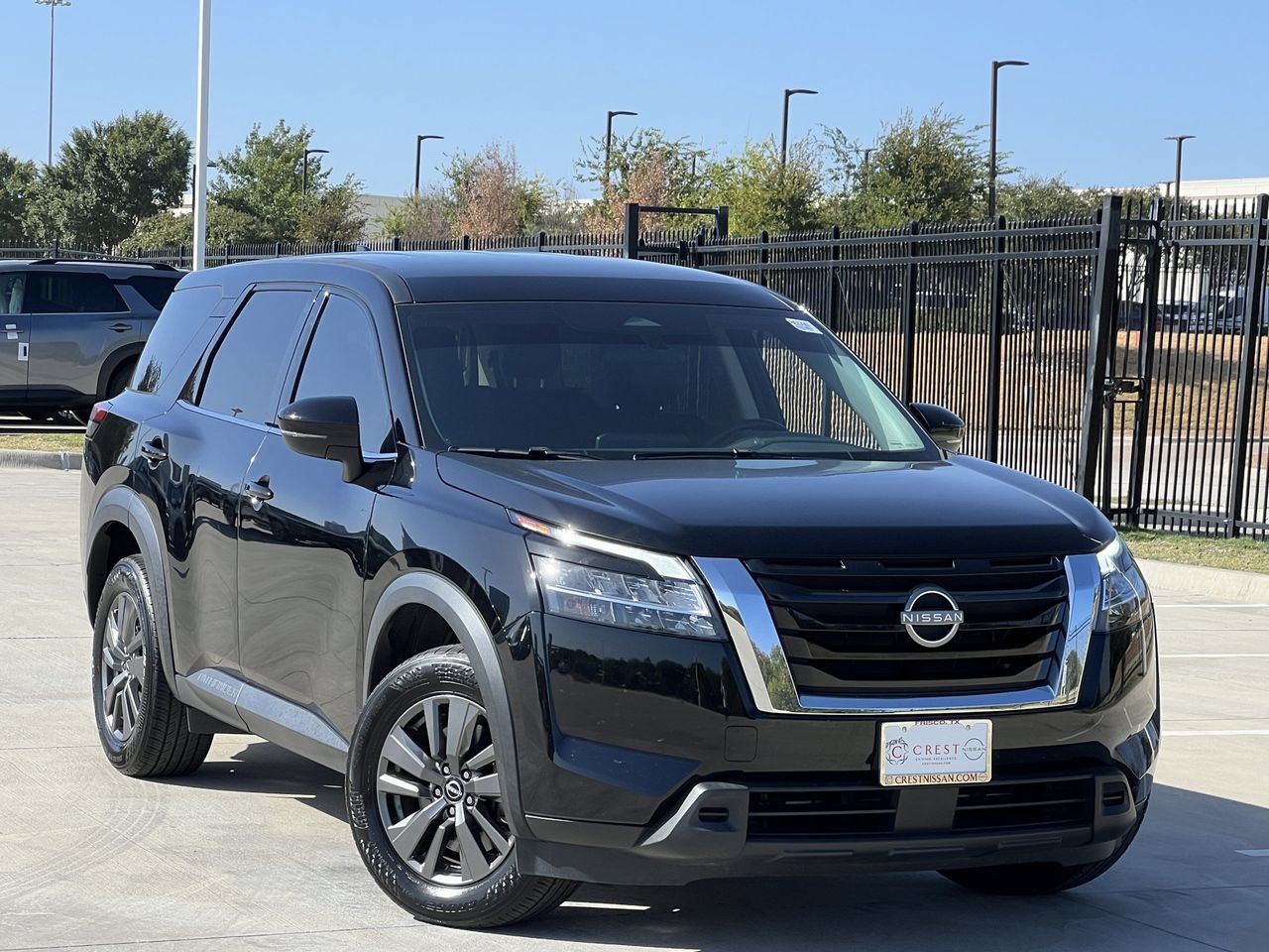 Used 2022 Nissan Pathfinder S FWD image 2