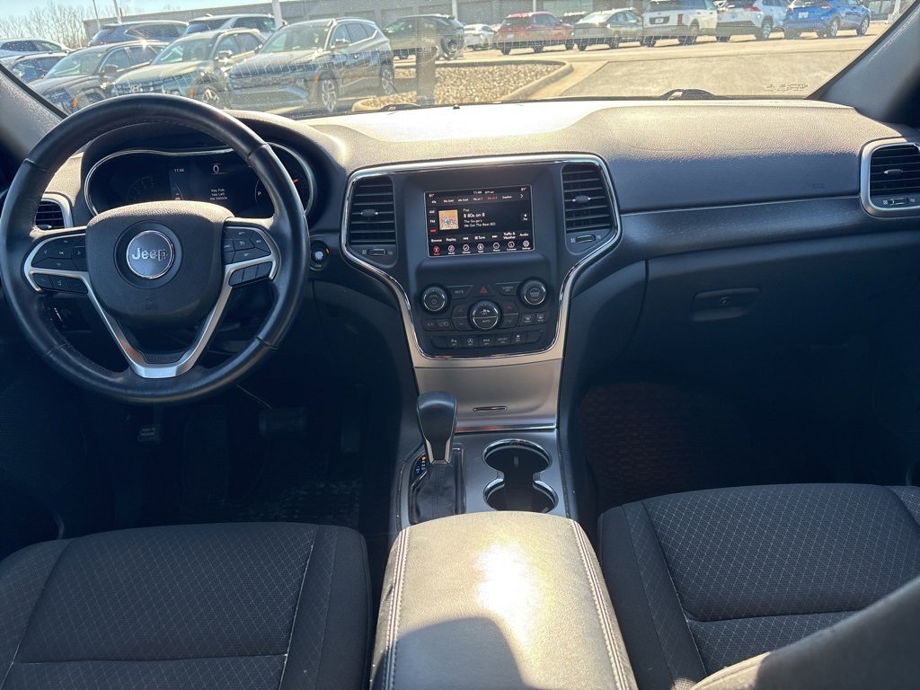 Used 2018 Jeep Grand Cherokee Laredo image 12