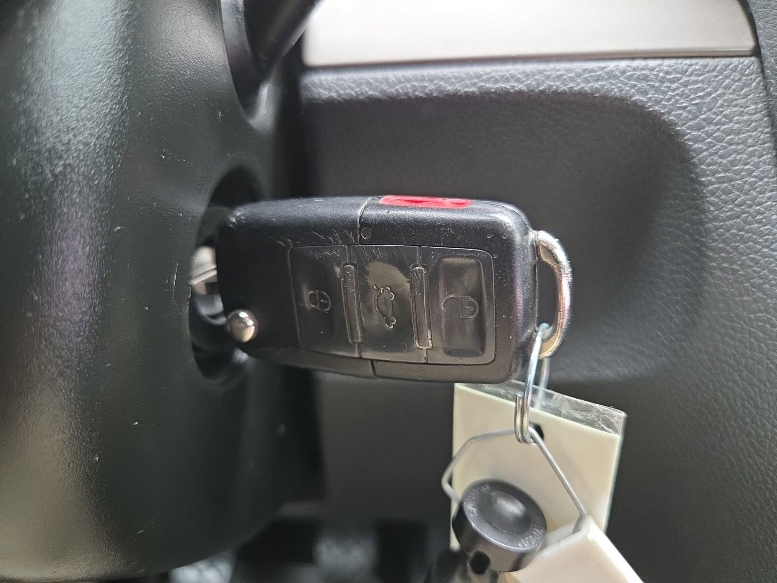 Used 2009 Volkswagen Rabbit S image 29