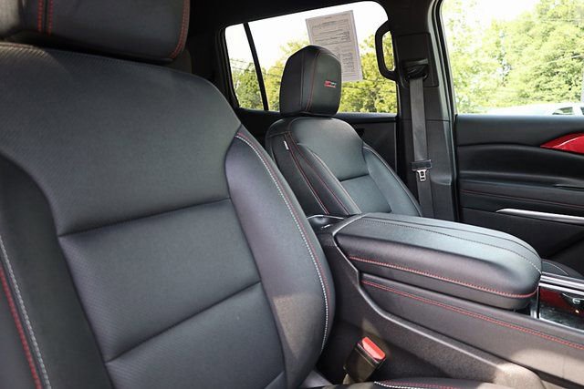 Used 2024 Chevrolet Traverse Z71 image 32