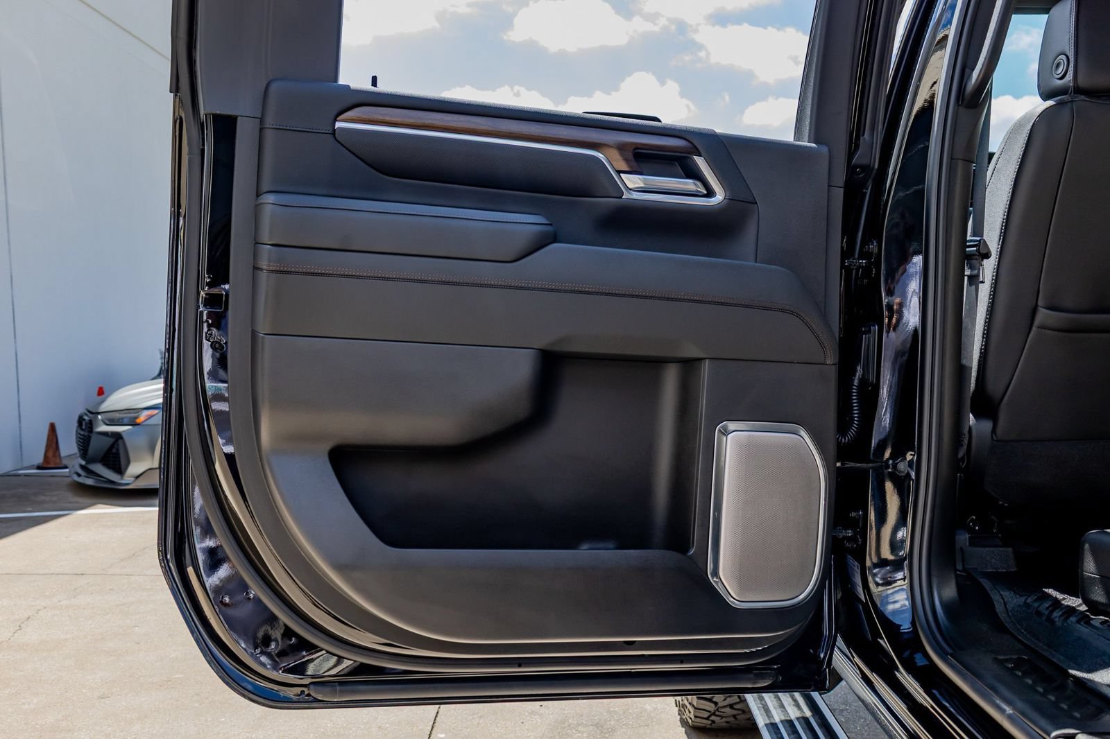 Used 2026 Chevrolet Silverado 2500 High Country w/ High Country Premium Package AWD/4WD image 39