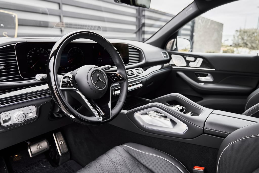 Used 2026 Mercedes-Benz Maybach GLS 600 4MATIC image 2