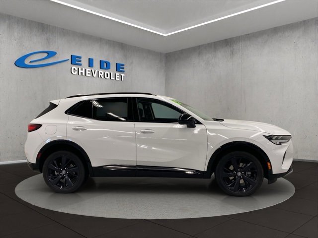 Used 2022 Buick Envision Essence w/ Sport Touring Package image 2