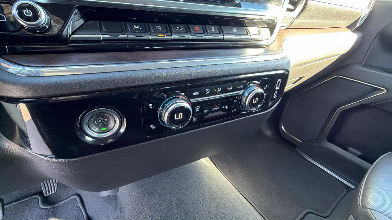 Certified 2024 GMC Sierra 1500 SLT image 14