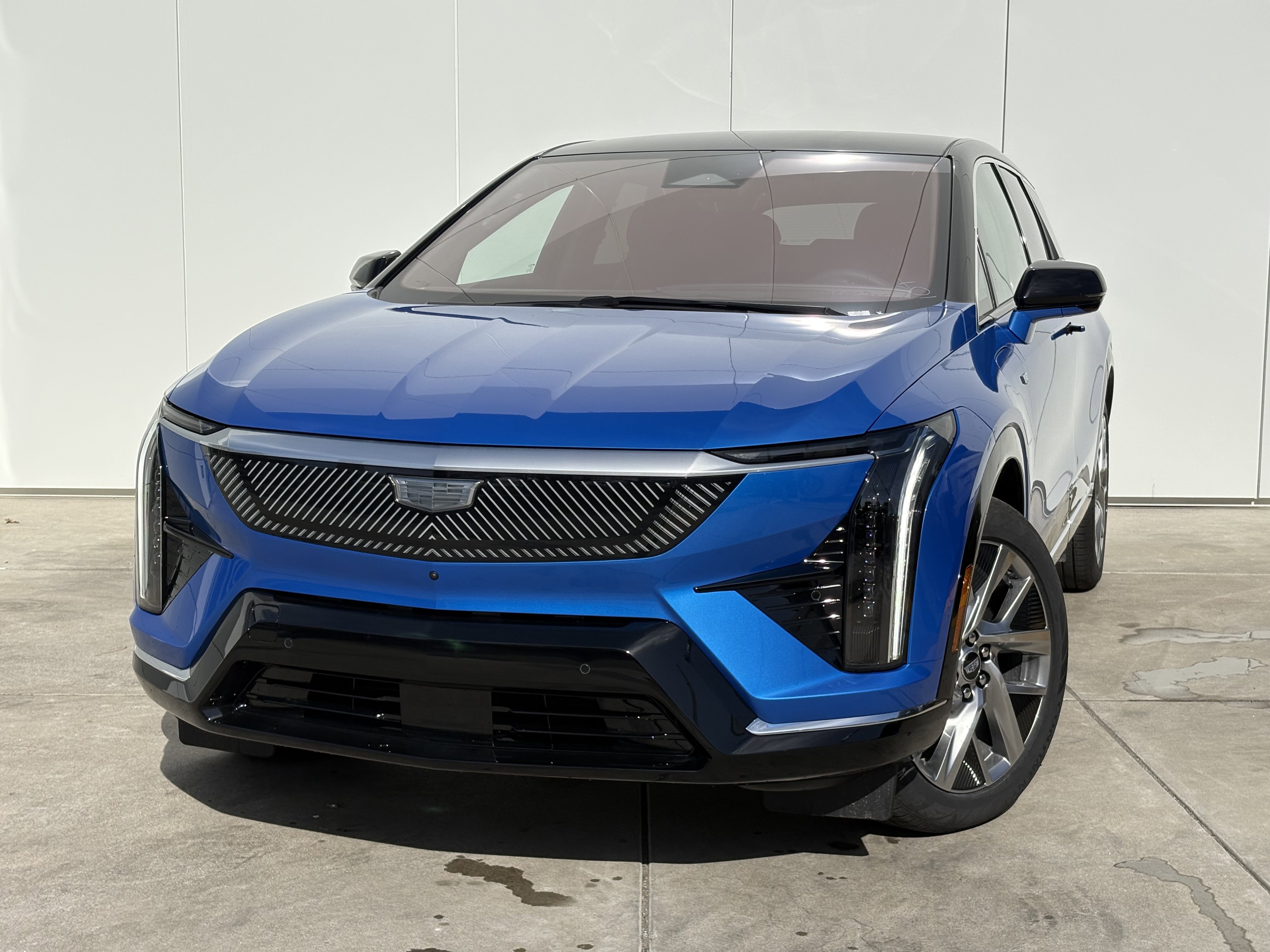 New 2025 Cadillac Optiq Luxury 1