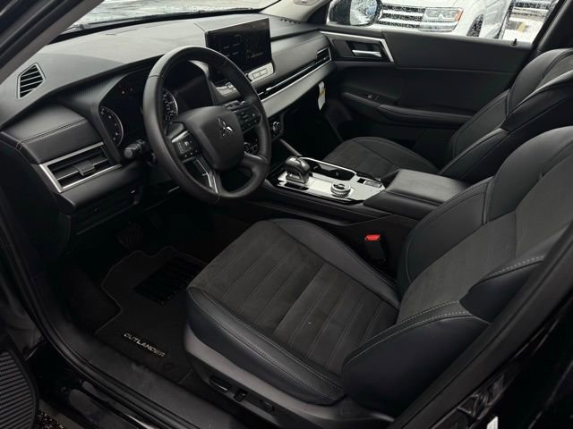 Used 2025 Mitsubishi Outlander Trail Edition image 18