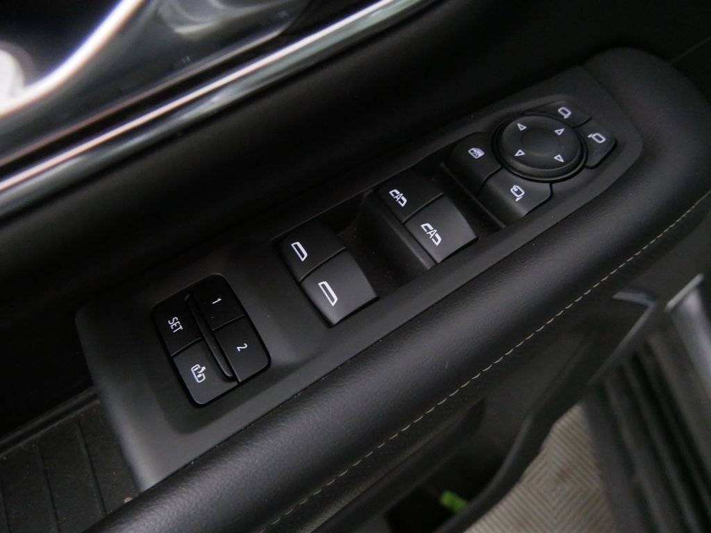 Used 2022 GMC Yukon SLT w/ SLT Premium Package AWD/4WD image 16