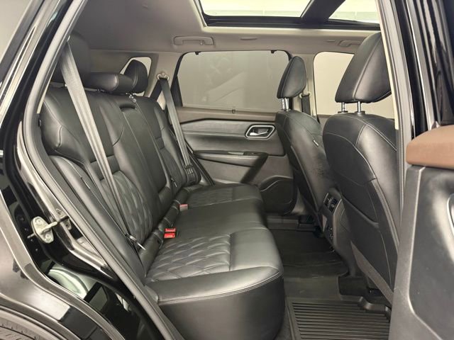 Used 2023 Nissan Rogue Platinum w/ Platinum Premium Package image 13