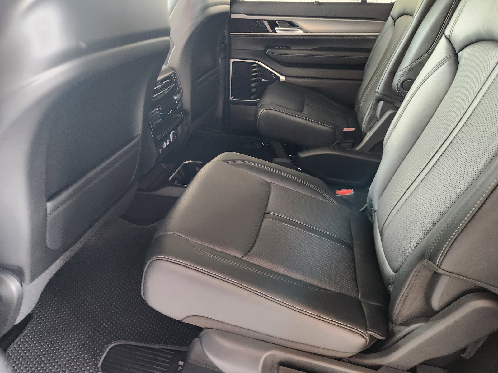 New 2026 Jeep Grand Wagoneer Limited AWD/4WD image 22
