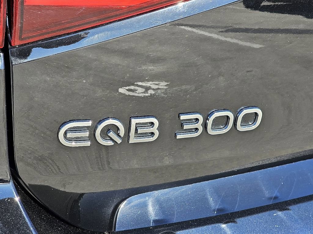 Used 2023 Mercedes-Benz EQB 300 4MATIC image 14