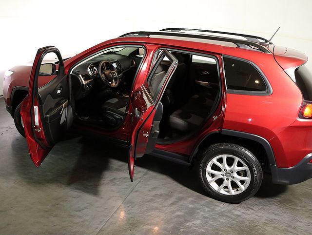 Used 2017 Jeep Cherokee Sport image 5