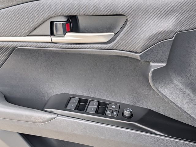 Used 2025 Toyota Camry SE FWD image 25