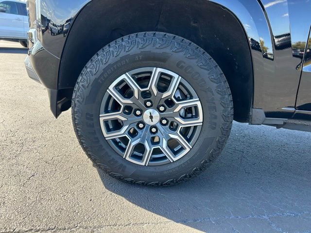 Used 2025 Chevrolet Colorado Z71 AWD/4WD image 9