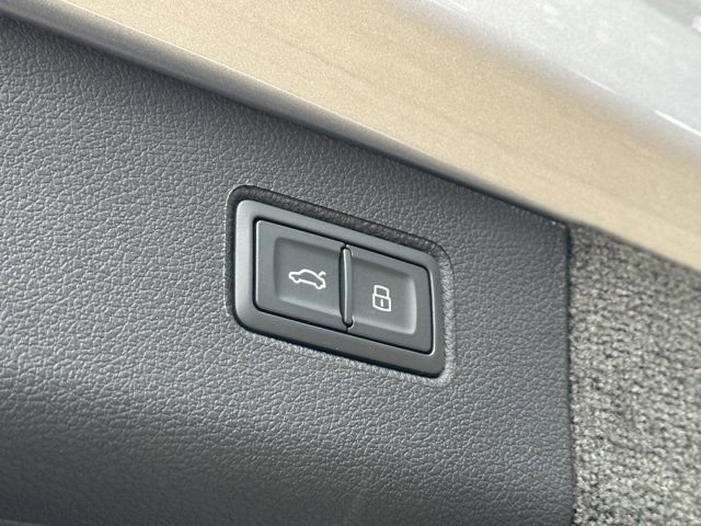 New 2024 Bentley Bentayga Extended Wheelbase image 43