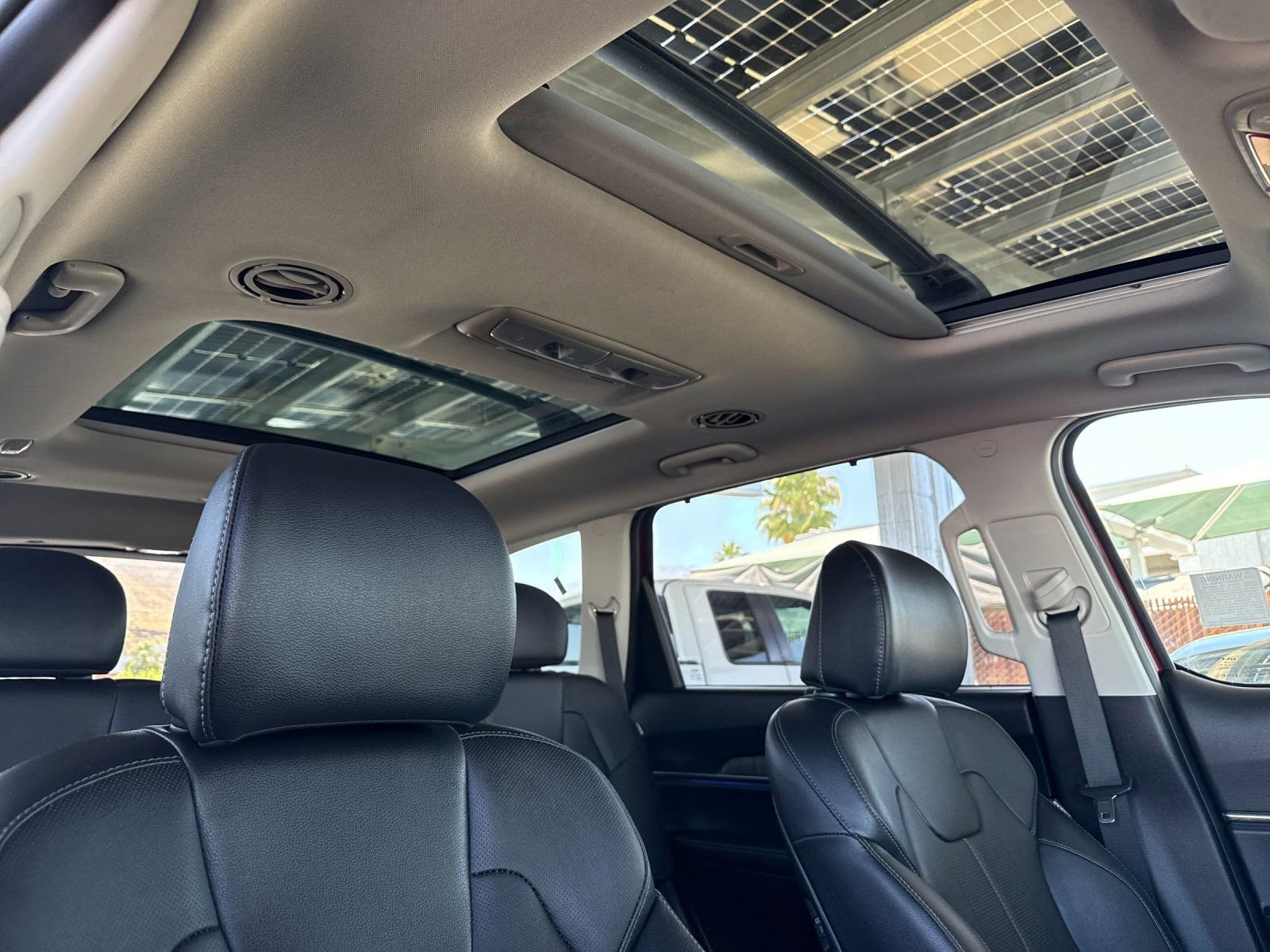 Certified 2024 Kia Telluride SX w/ Towing Package FWD image 17