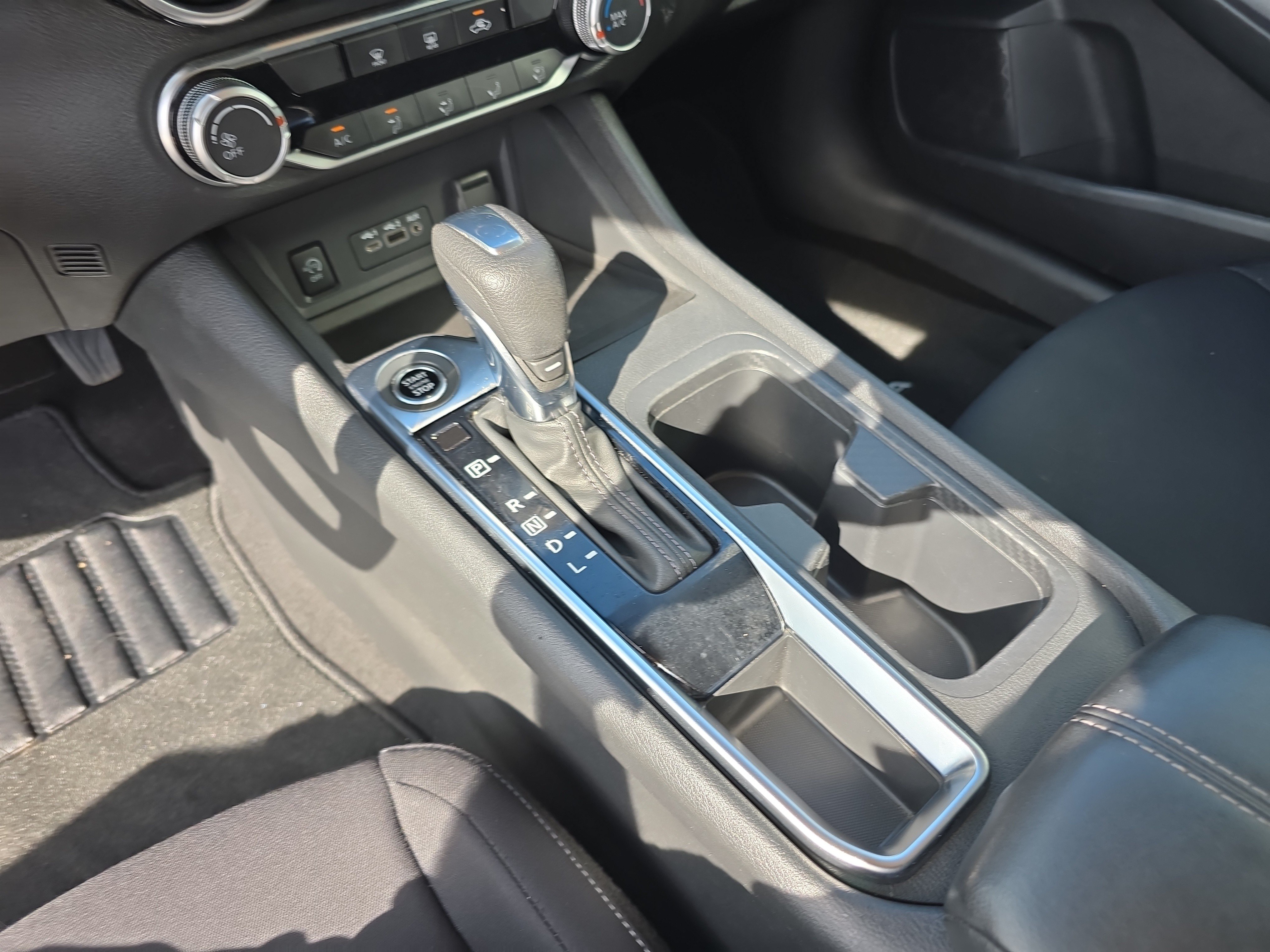 Used 2024 Nissan Sentra SV FWD image 28