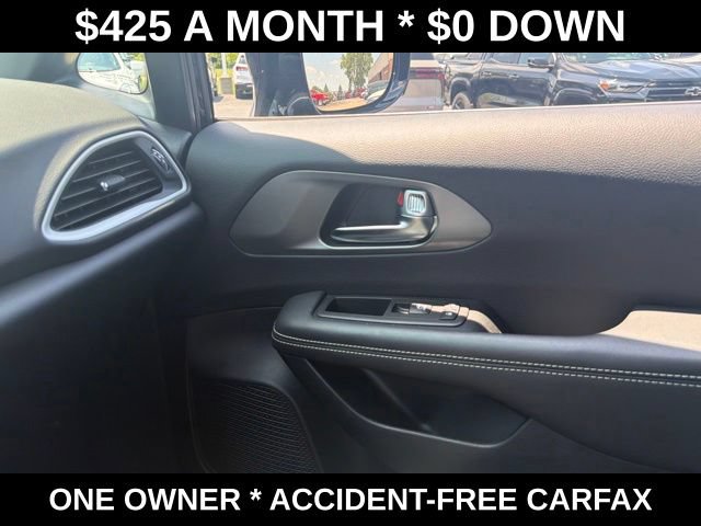 Used 2025 Chrysler Pacifica Select FWD image 31