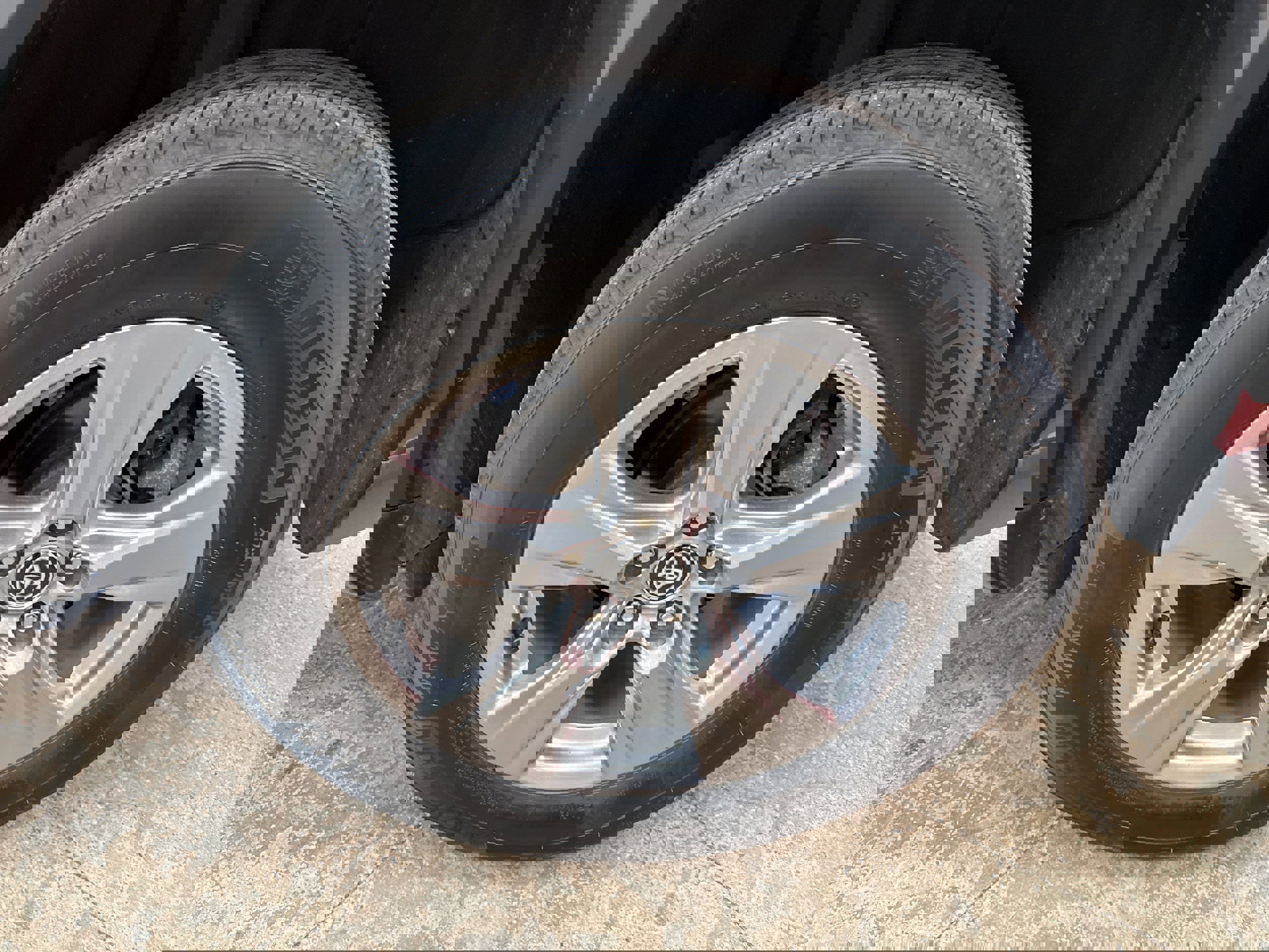 Used 2023 Toyota RAV4 XLE w/ Convenience Package image 7