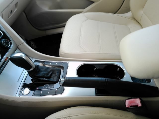 Used 2019 Volkswagen Passat 2.0T Wolfsburg w/ Wheels & Sunroof Package FWD image 39