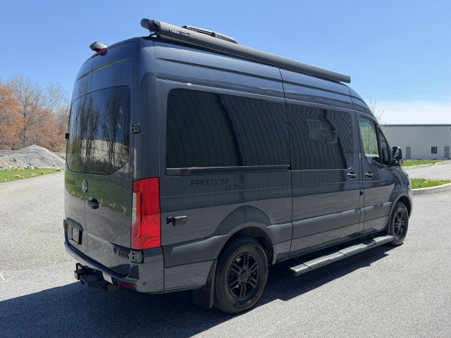 Used 2022 Mercedes-Benz Sprinter 2500 image 10
