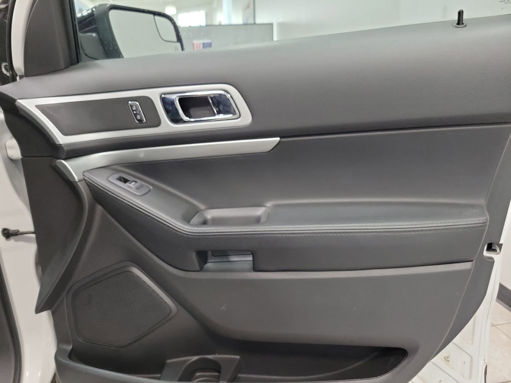 Used 2014 Ford Explorer XLT w/ Equipment Group 202A image 20